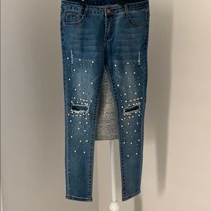 Skinny jeans with pearl detail